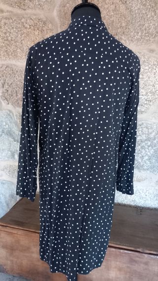Vestido negro lunares blancos