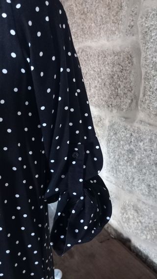 Vestido negro lunares blancos
