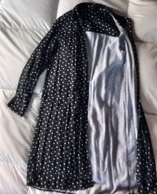 Vestido negro lunares blancos