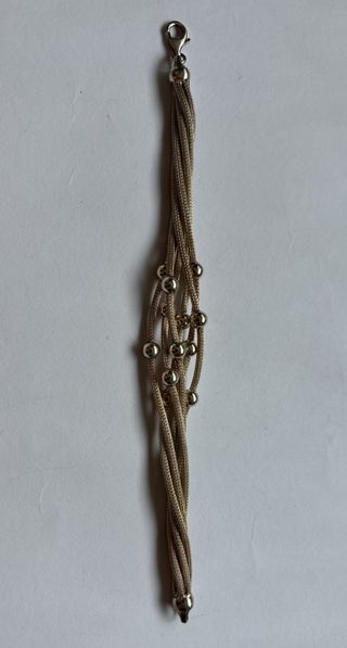 Pulsera de plata.