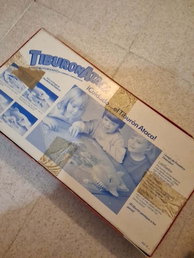 Juego de mesa tiburonataca