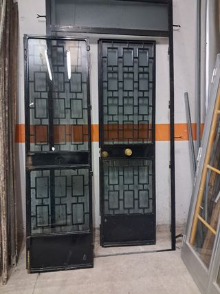 Puerta de hierro muy pesada