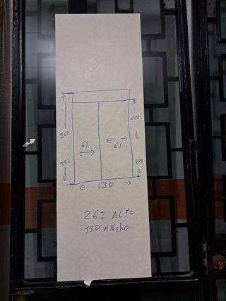 Puerta de hierro muy pesada