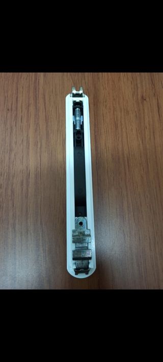 Cierre uñero para ventanas o balconeras correderas