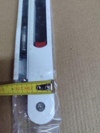 Cierre uñero para ventanas o balconeras correderas