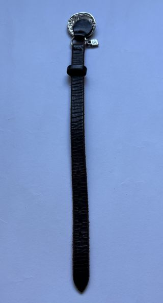 Pulsera de cuero, Uno de 50