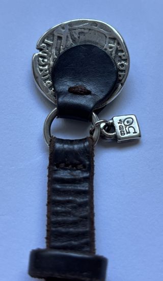 Pulsera de cuero, Uno de 50