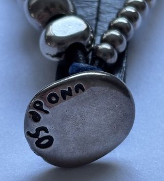 Pulsera de cuero, Uno de 50