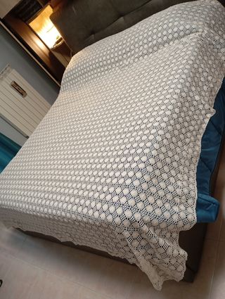 Copriletto o copri tavolo all' uncinetto