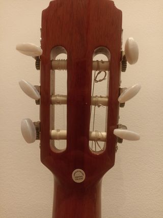 Guitarra española nueva,con peldaño pie y afinado