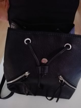 Mochila Stradivarius.