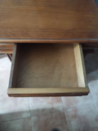 Se vende mesa de noche nueva