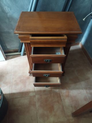 Se vende mesa de noche nueva