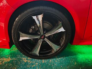 Ford Focus  RS llantas 19  neumáticos semi nuevos