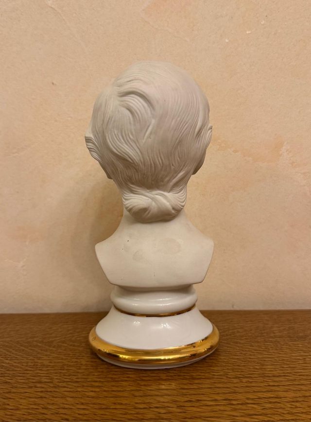 Figura Jambo porcelana busto niño