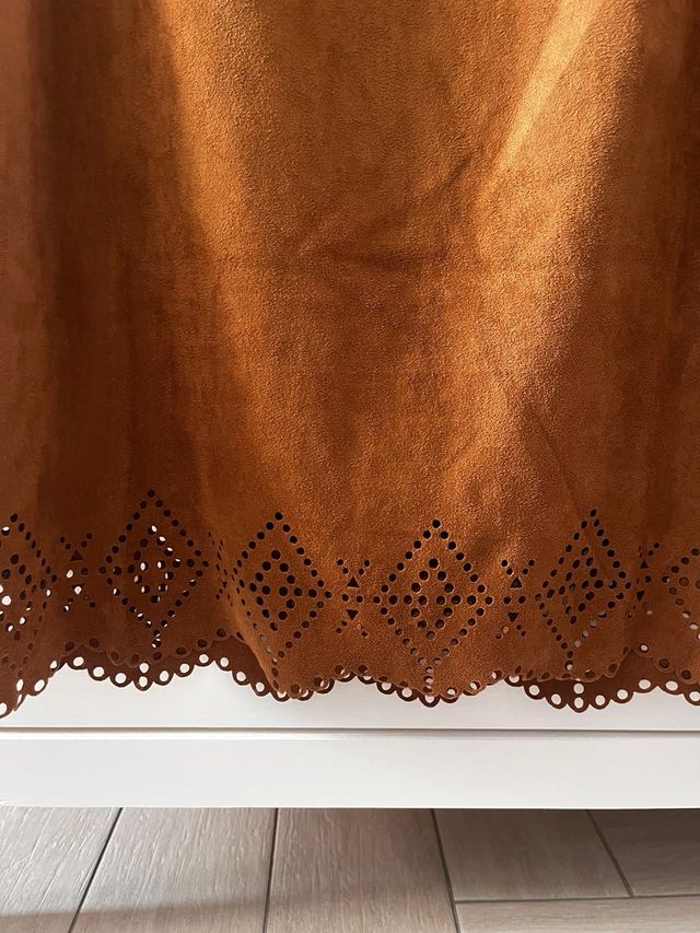 Vestito smanicato in camoscio