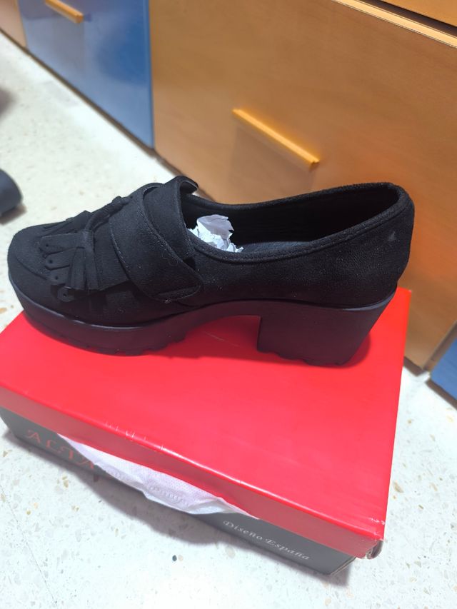 Zapatos tacón negro