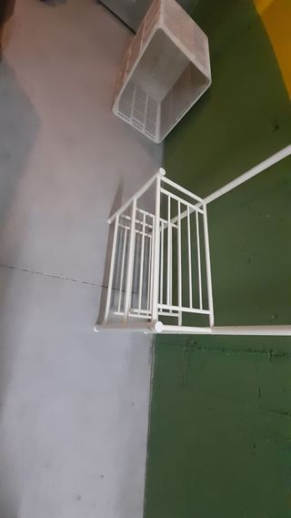 Perchero blanco de metal, zapatero