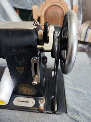 Máquina de Costura Oliva antiga manual,