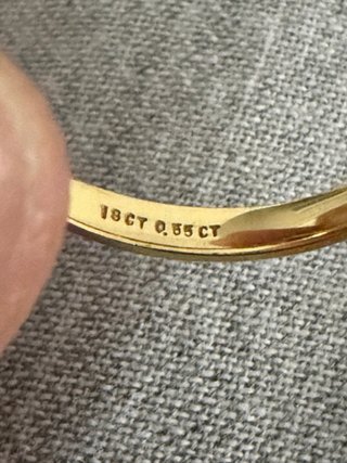 Anillo de oro 18 kt diamantes 0.55 ct y zafiro