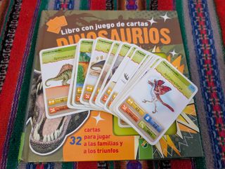 2 en 1, Libro y juego de cartas dinosaurios.