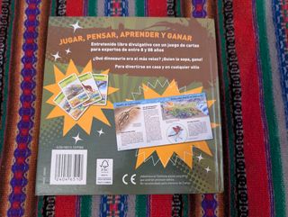 2 en 1, Libro y juego de cartas dinosaurios.