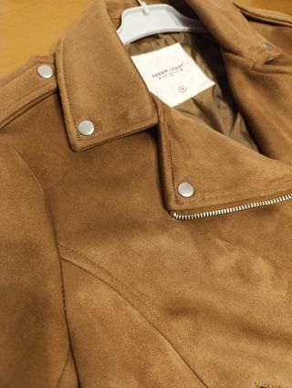 Cazadora antelina color camel 