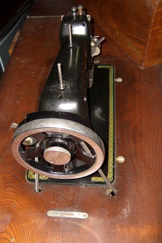 Maquina coser antigua wertheim