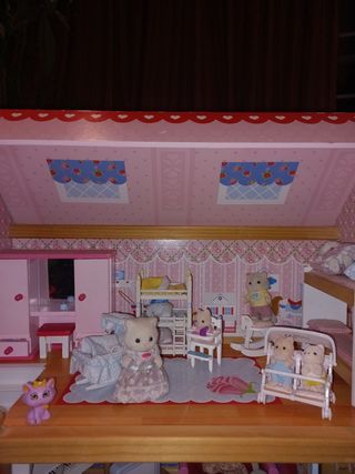 Casita de Muñecas amueblada y con figuras