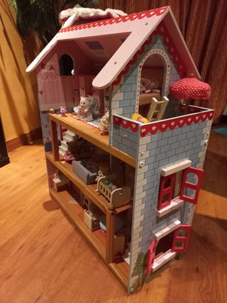 Casita de Muñecas amueblada y con figuras