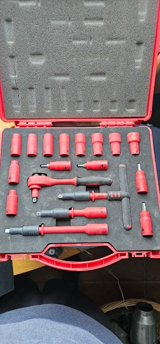 Juego llave vaso 38" 16 piezas aislados