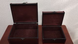 Dos cajas de madera decoradas, distintas medidas
