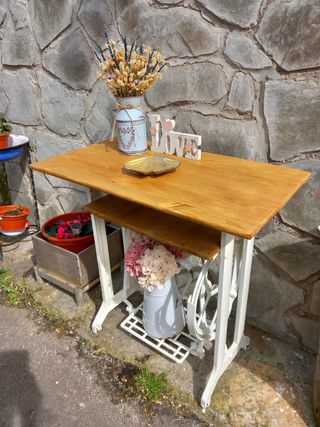 MARAVILLOSA MESA AUXILIAR-ENTRADITA VINTAGE