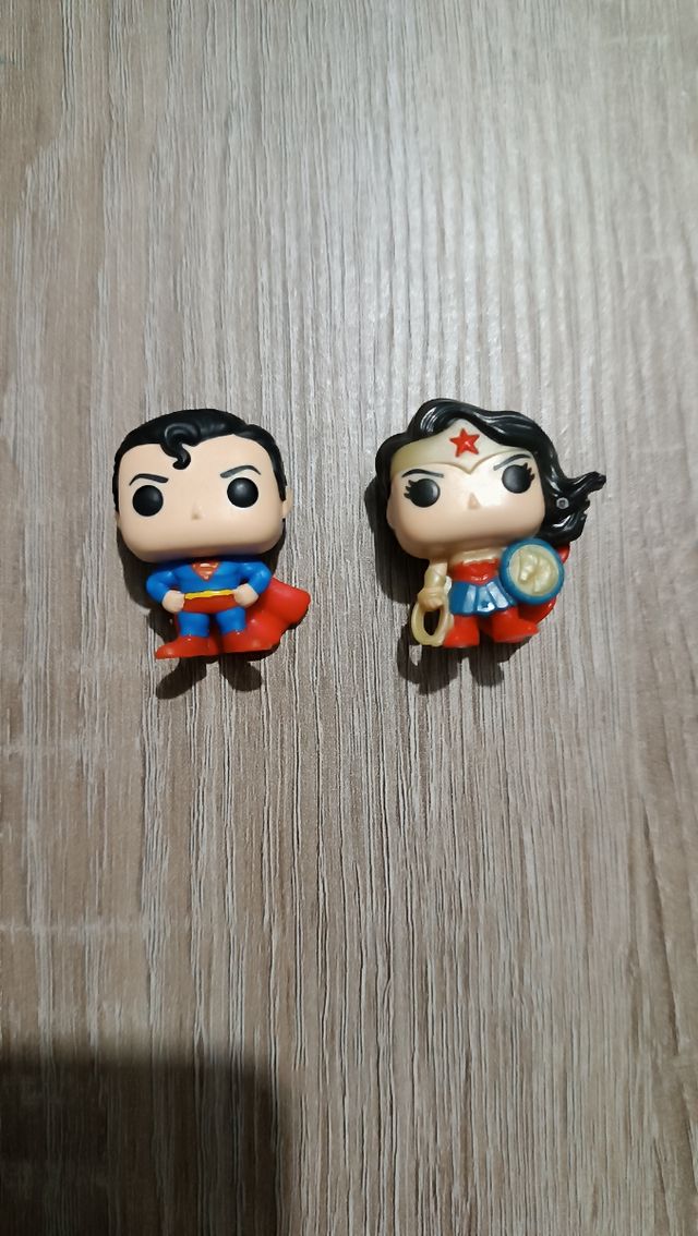 Boneco miniatura DC Kinder Joy