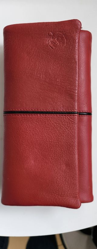 Monedero color rojo de piel 