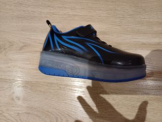 Zapatillas con ruedas y luces para niño/a talla 34