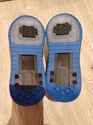 Zapatillas con ruedas y luces para niño/a talla 34