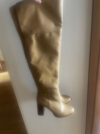 botas altas de piel mosqueteras