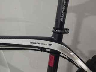 Bicicleta de montaña carbono cube