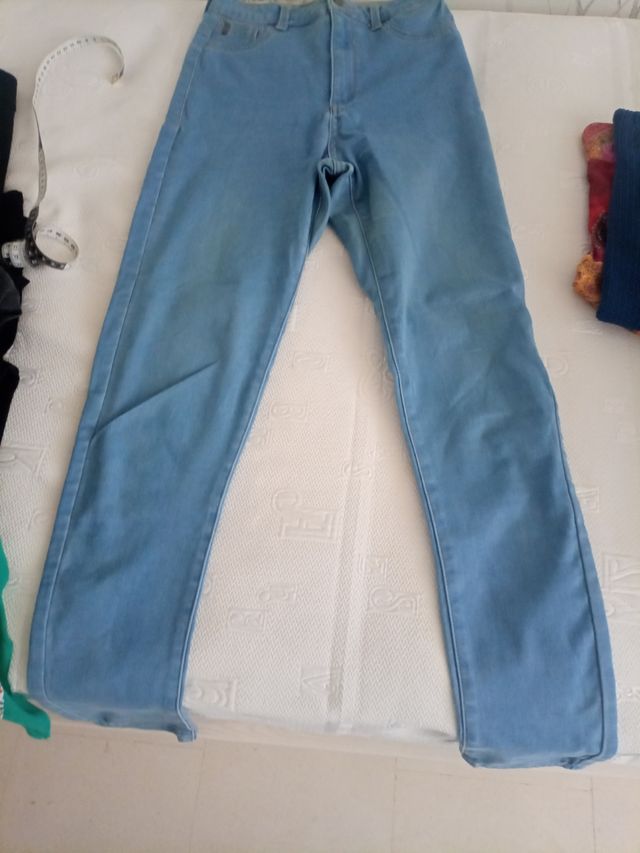 Pantaloni Bershka in denim elasticizzato blu