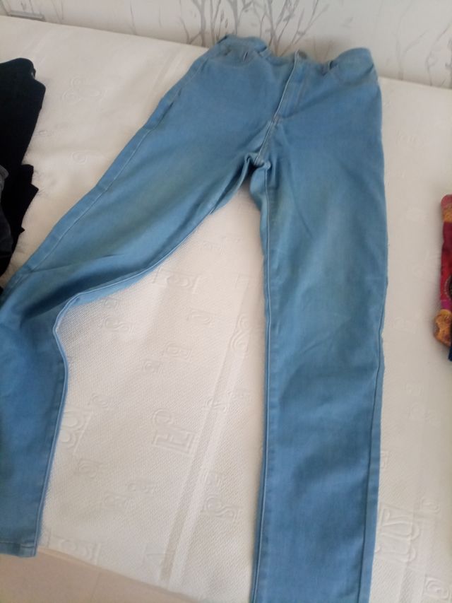 Pantaloni Bershka in denim elasticizzato blu