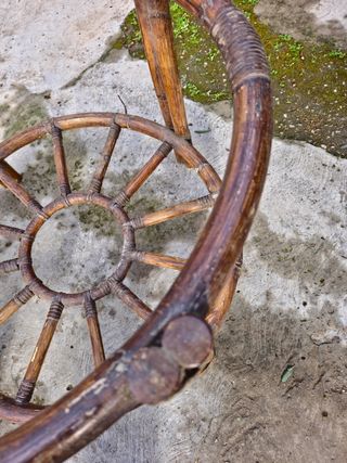 Base de Mesa en Ratan Antigua