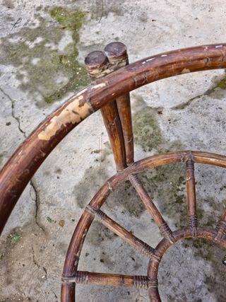 Base de Mesa en Ratan Antigua