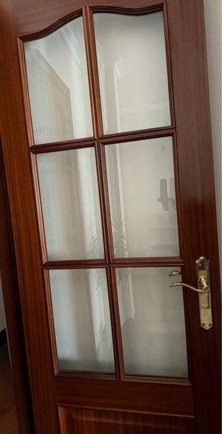 Puerta de madera sapelli nueva con cristales