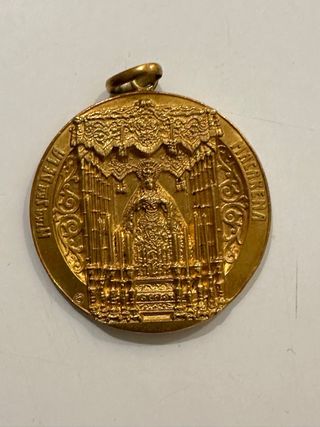 Medalla virgen macarena chapada en oro