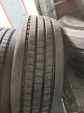 Neumáticos..245.70.17.5...