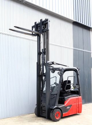 CARRETILLA ELEVADORA USADA 1600 KG