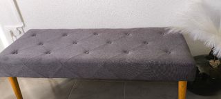 Banco pie de  cama gris y madera