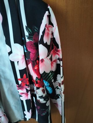 Blazer nero con fiori