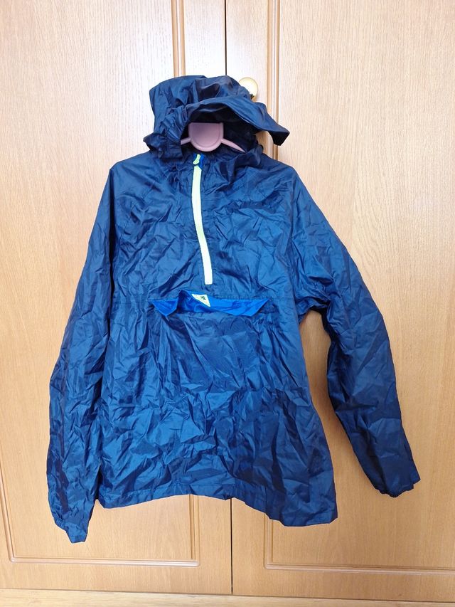 Chubasquero plegable. Decathlon